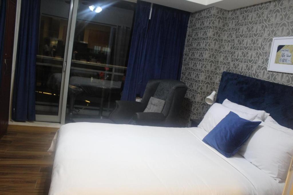 Azure Urban Resort A3 Near Airport Mall With Balcony Wavepool Manila Dış mekan fotoğraf